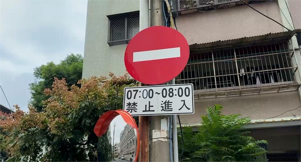 家長開車硬闖學童徒步區 熱心里長任導護遭撞上