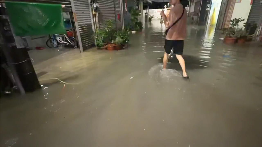 豪雨炸高雄美術館「淹水一級戰區」！30分鐘神速退水　網改口不罵了