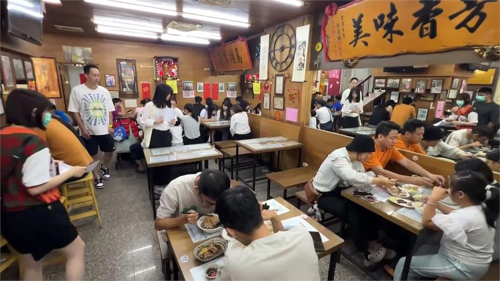 大賺國慶焰火財!人潮湧入虎尾 攤商增加備貨量