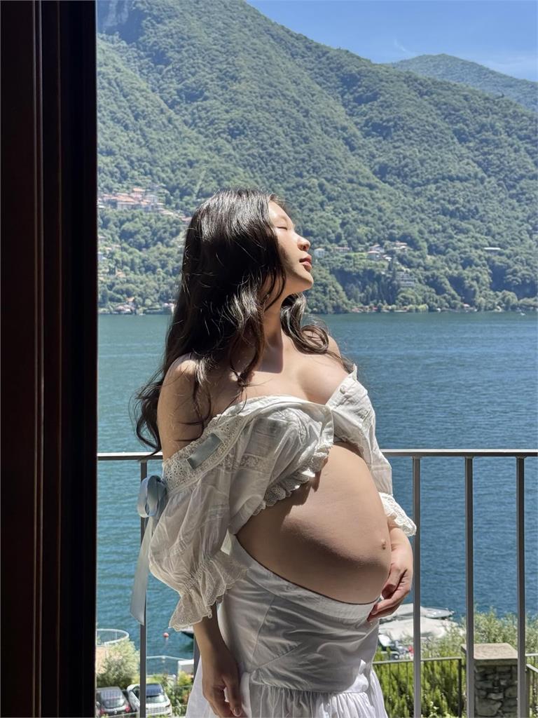 鄭家純懷胎26週辣曬「陽台美照」！自爆吃外食「先看椅子長怎樣」孕期困擾全說了