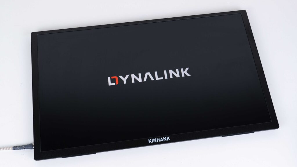 「心得」Kinhank 18.4 – 不只是個攜帶螢幕，更是一台能四處跑的 4K 電視