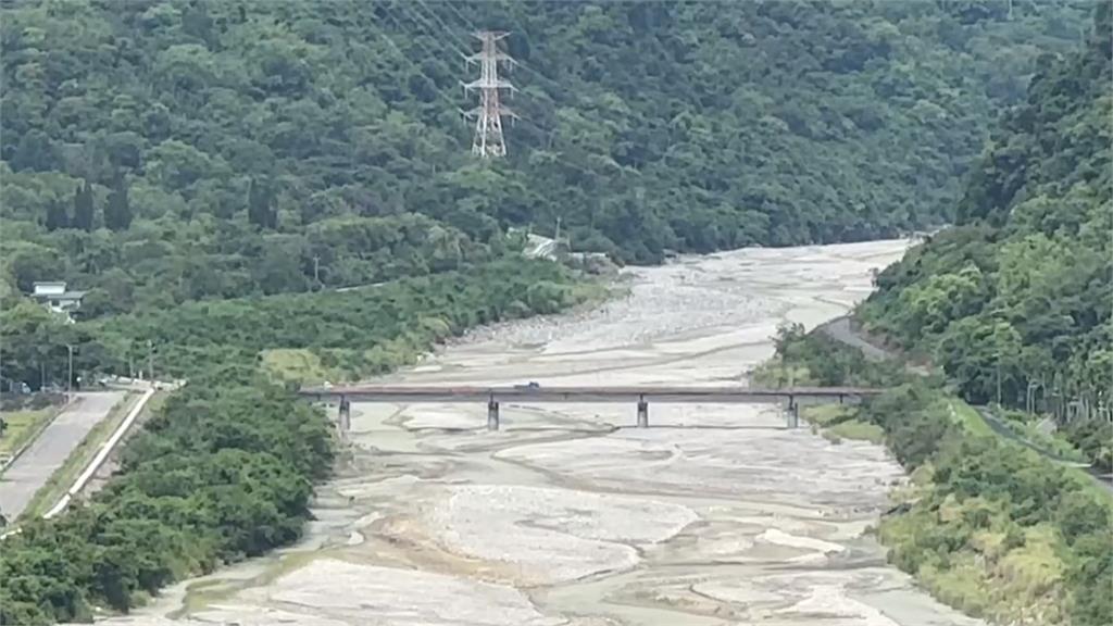 花蓮萬里溪堰塞湖維持「紅色警戒」 最快傍晚溢流