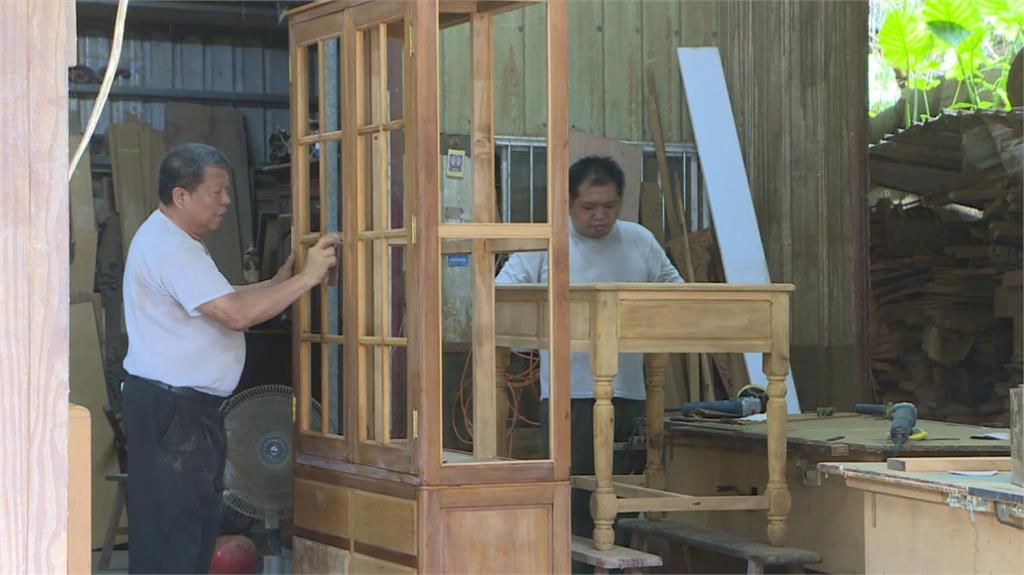 桃園大溪再生家具師 50年木工技藝化腐朽為神奇