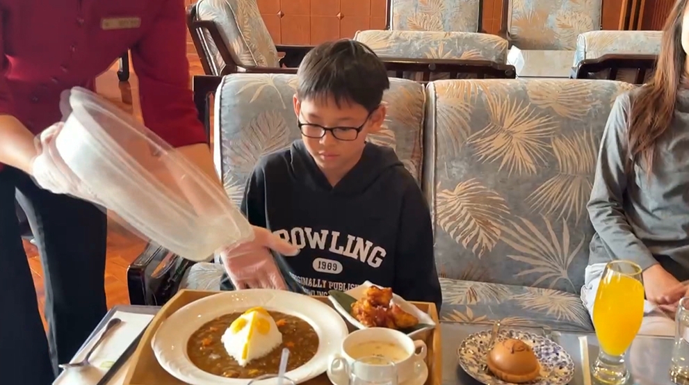 海風太強！超人力霸王大跳「剉冰舞」　民眾搞笑跟跳