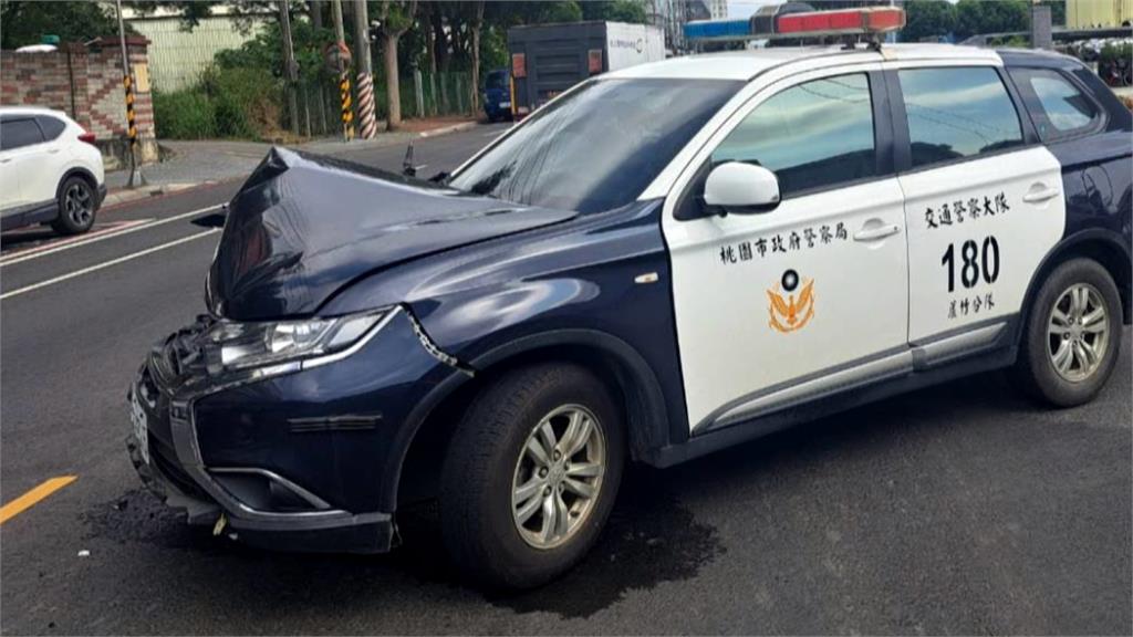警車出勤處理交通事故 轉彎撞貨車反成事故當事人