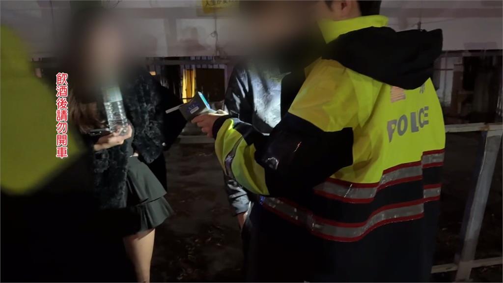 又是酒駕！轎車撞安全島再撞人行道路墩　駕駛遭逮、車內４乘客連帶開罰