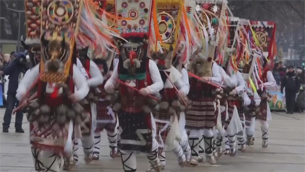 保加利亞面具節迎新春　蘇瓦慶典入選世界遺產
