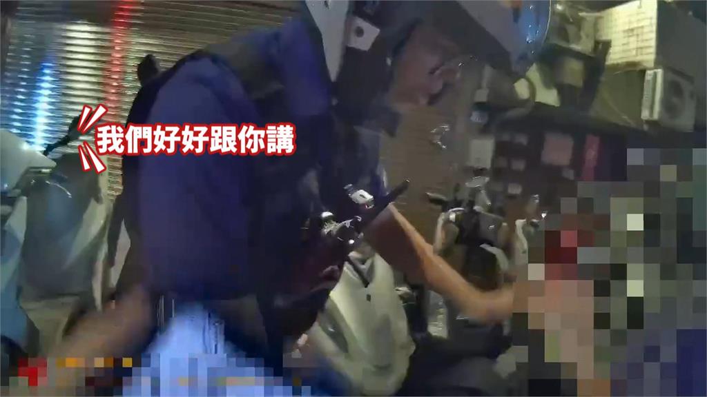 騎機車一半突被盤查！　板橋男失控「推員警」慘遭壓制