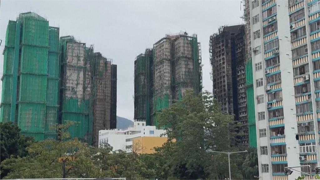 宏福苑大火獻花民眾綿延1.5公里　民眾問責港府要求徹查
