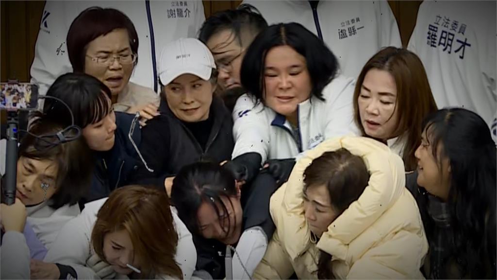 民進黨媽媽立委曝國會衝突太誇張!皆因「同一人」傷痕累累