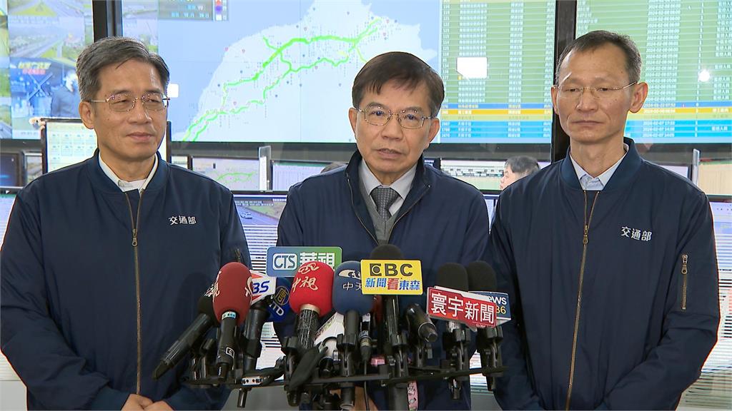 高鐵接近完售台鐵加開班次 小年夜國道順暢