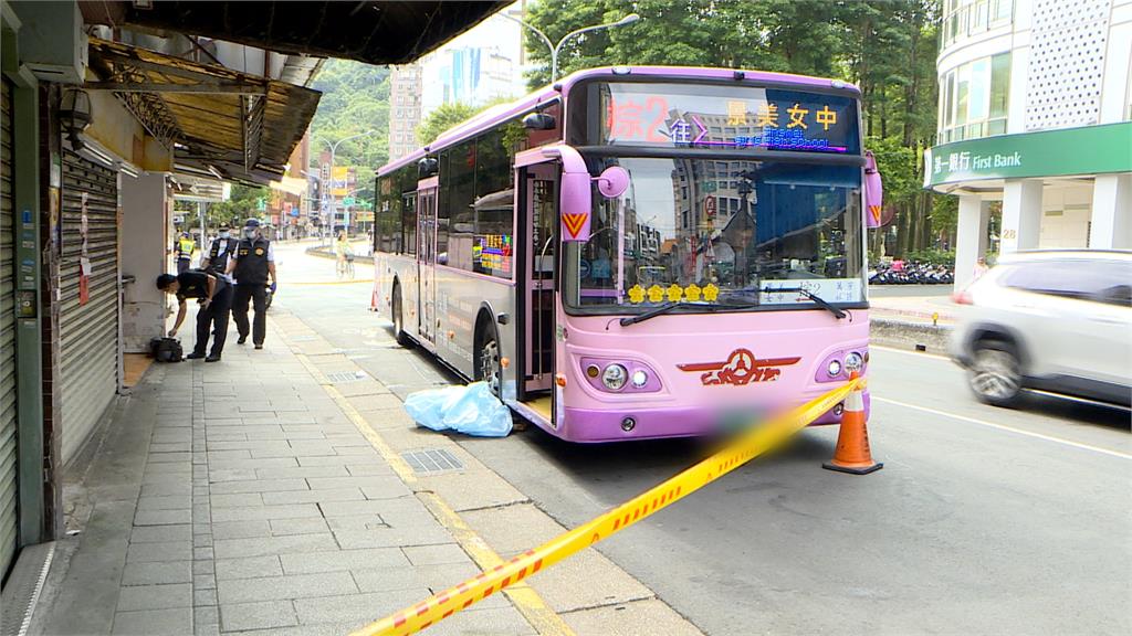 83歲老婦疑貪方便從公車頭闖越　視線死角遭輾過亡