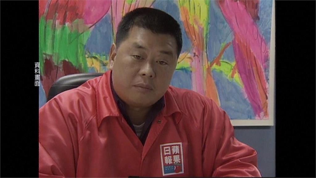 黎智英出庭自辯　妻子現身相挺、近百人排隊旁聽
