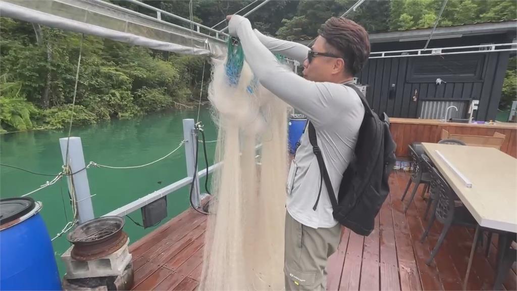 巴威來襲漁民備戰 ! 日月潭拆船屋 龍鳳漁港漁船吊上岸