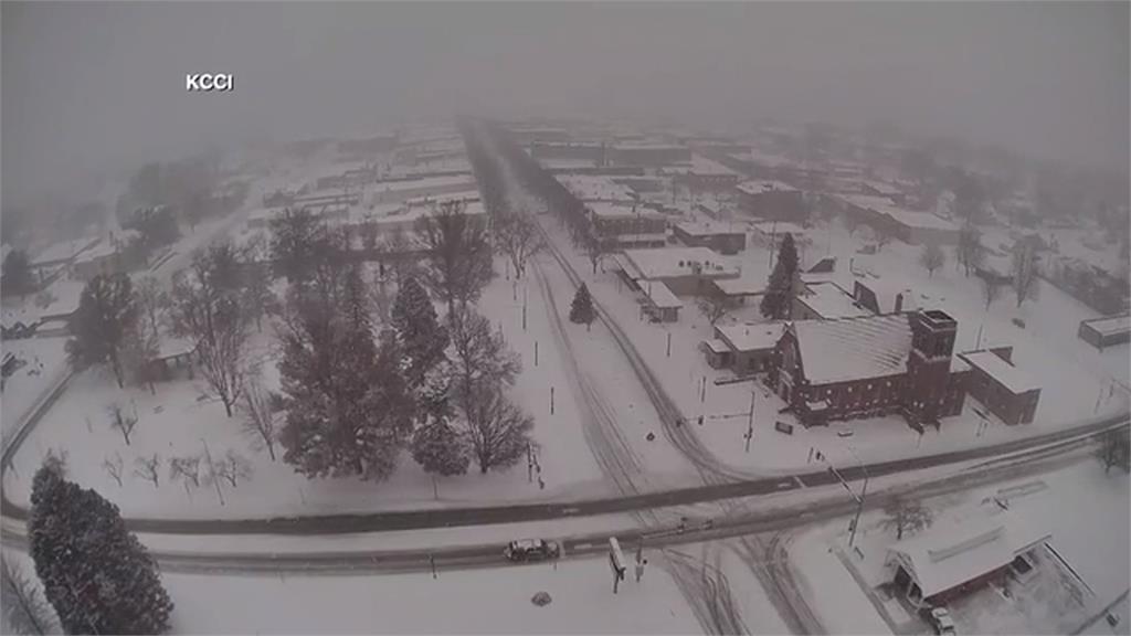 交通事故頻傳！　暴雪襲擊美國中西部　5千萬人受影響