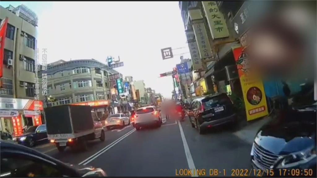 汽車占用機車停等區　騎士下車怒拍照下場曝光