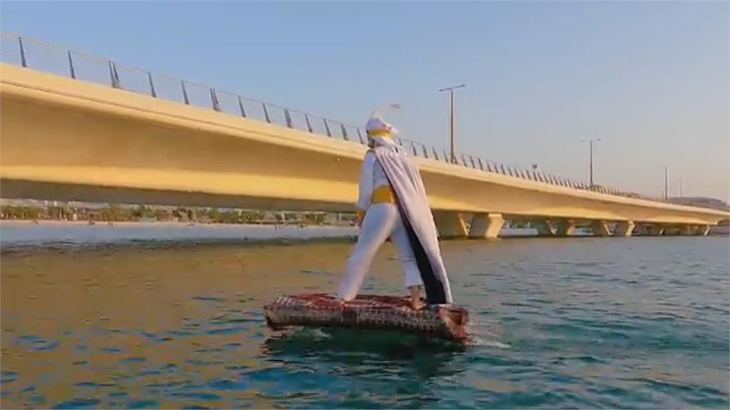 改造衝浪板　現代阿拉丁踏魔毯飛越杜拜