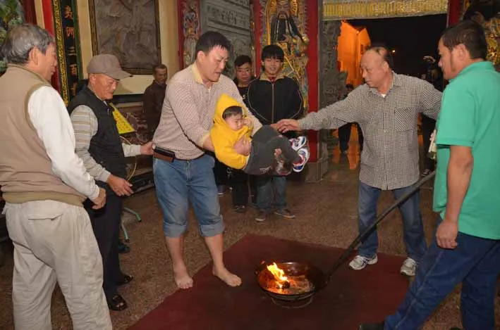 掗頷垂(é-âm-sê),宮口吃鹹糜:安平廟宇歲末送神儀式