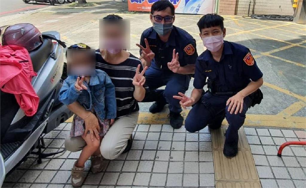2歲女童哭喊「阿嬤被電梯吃掉」!2警揭真相 她鞠躬感謝萌翻全場