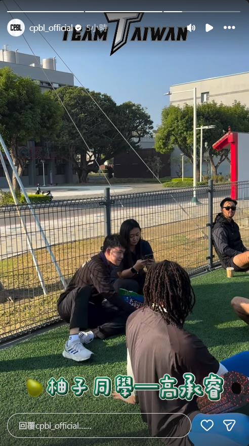 經典賽(影)／柚子同學來了！高承睿驚喜探班　上演棒球桌球夢幻聯動