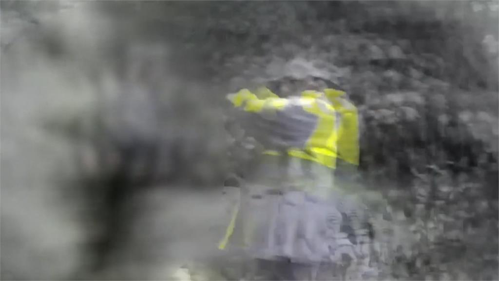 加羅湖"冰雪驚魂"登山客迷路險失溫 警冒低溫上山救人
