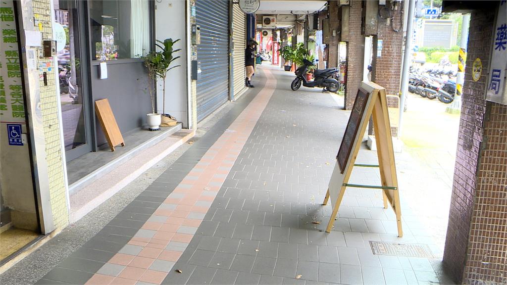 偷2包水果乾還不夠！　女賊「折返繼續偷」劣行全都錄