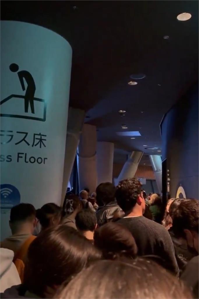  電梯受困千萬別慌！學動作片「硬開門＝玩命」...專家教「2招」保你一命