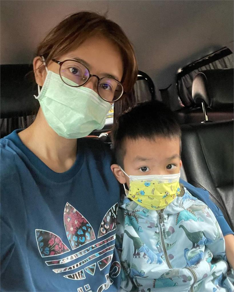 劉香慈被「病毒襲擊」5歲兒同月也確診新冠！　反覆高燒她嘆：情緒很緊繃
