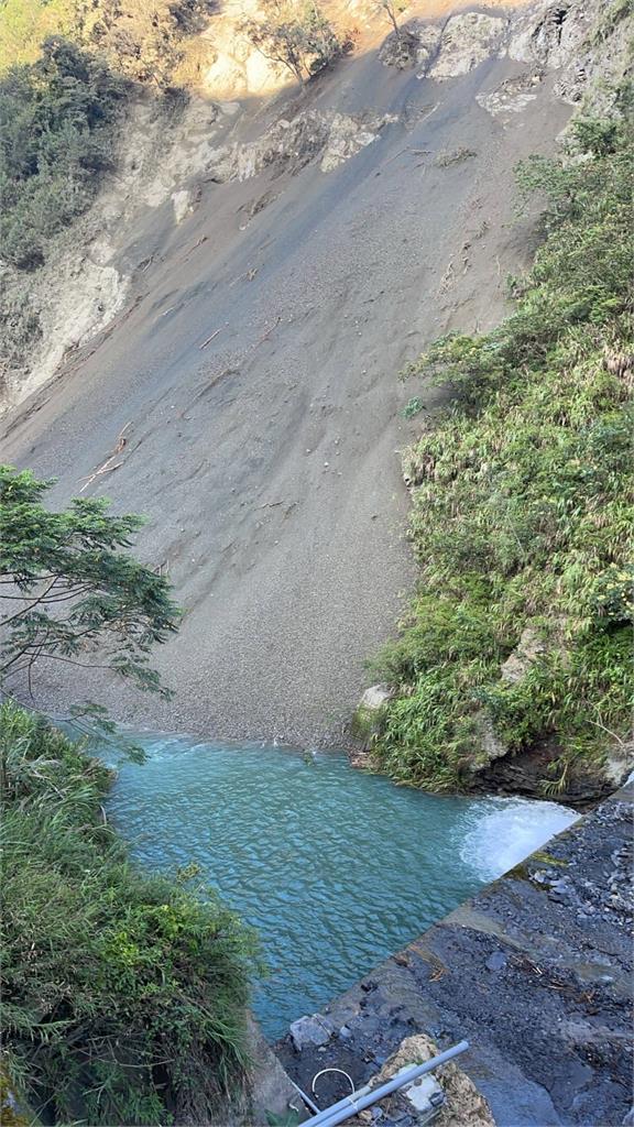 快新聞／南投東眼山土石崩塌形成堰塞湖！　畫面曝光