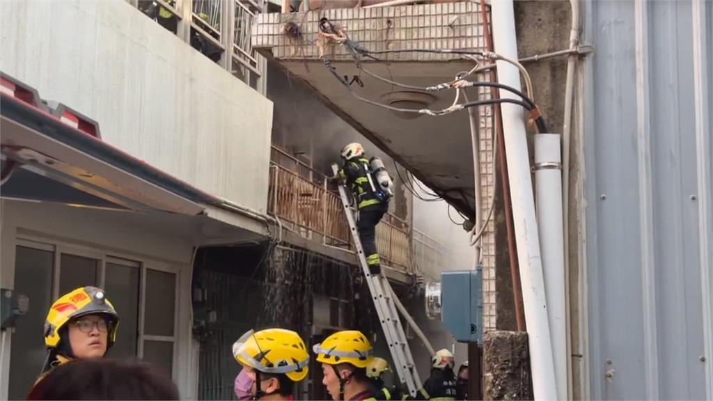 嘉市清晨4點民宅冒惡火！　延燒13戶　幸無人受困