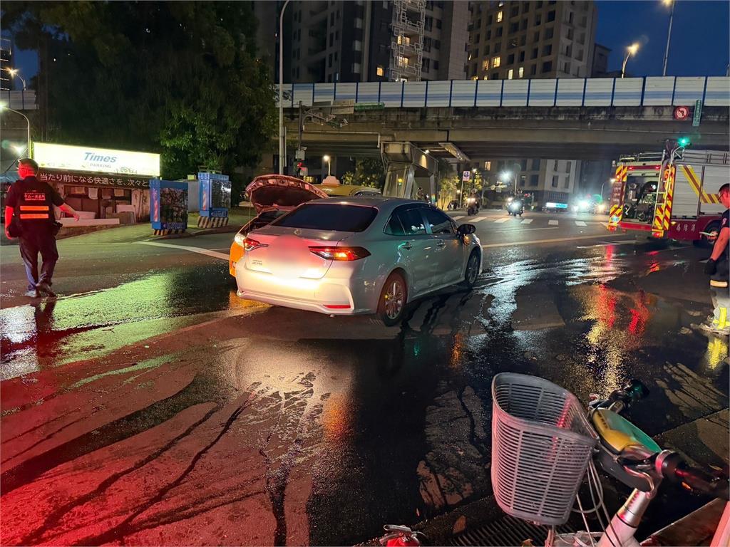 快新聞/北市中山區車禍!小黃突暴衝釀3車遭撞 67歲運將驚喊:全忘了