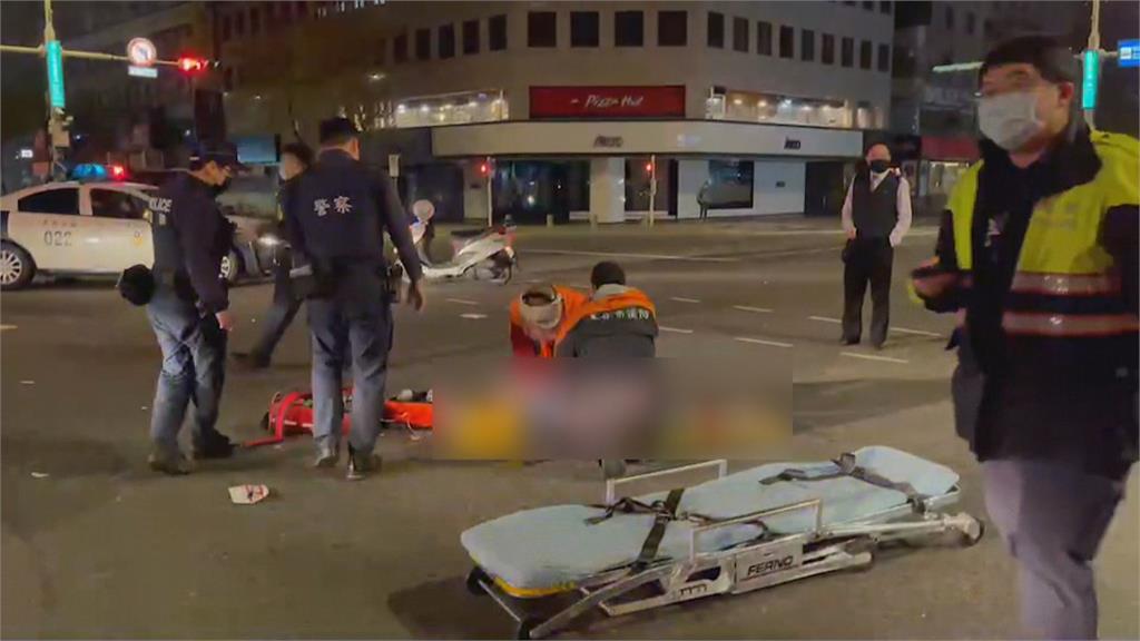 行人違規遭小黃撞飛亡 重機路過再追撞事故車