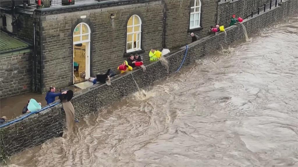 風暴「伯特」襲擊英國 威爾斯小鎮豪雨成災