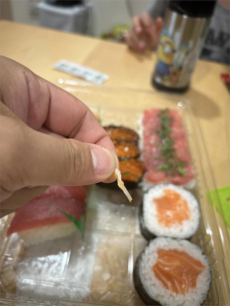好市多食安又出包！　生魚片壽司竟出現魚刺