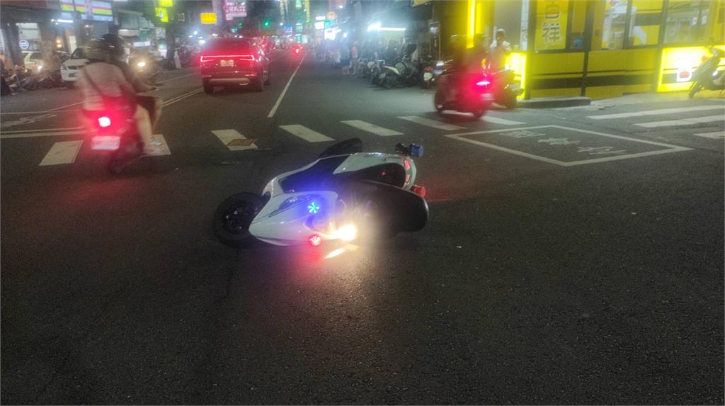 快新聞/全力追緝!男掛失竊車牌拒檢逃逸 高雄警朝車輪連開3槍