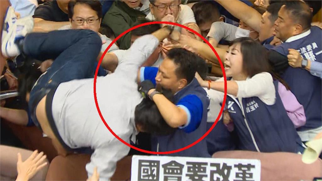 關鍵今日／沈伯洋遭推落2米「頭朝下撞地」！他見2年前1幕感嘆：一切開端…