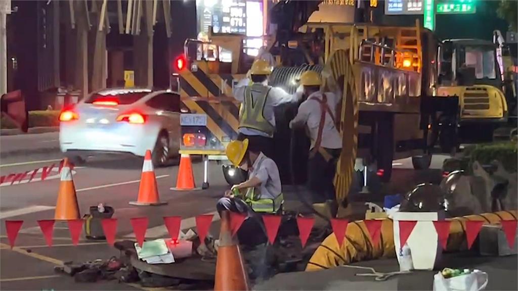 左營巨蛋商圈無預警停電　顧客自嘲吃「燭光晚餐」