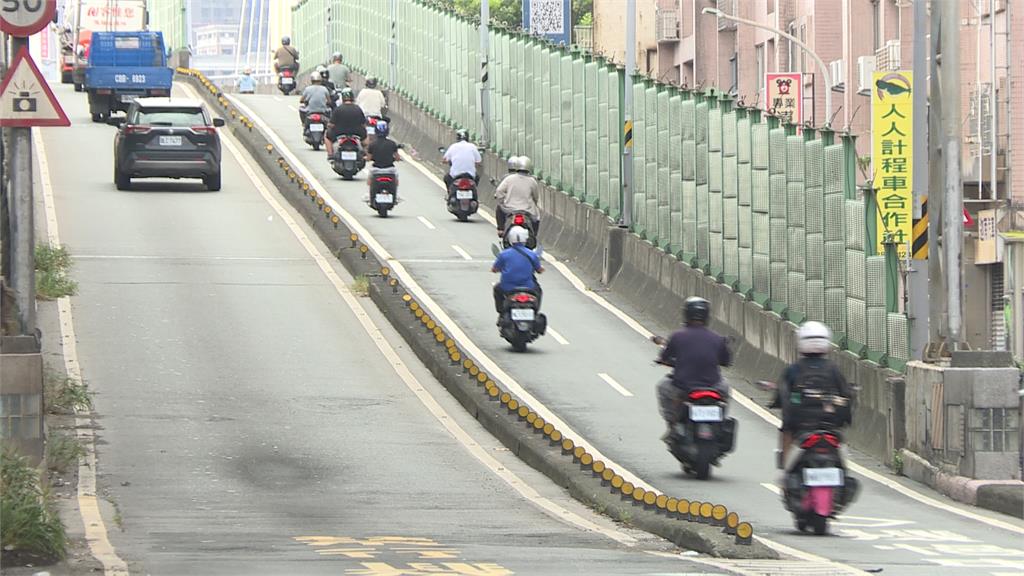 在地人習慣了？外地人跟導航易走錯　台北橋、重陽橋「汽車誤闖機車道」