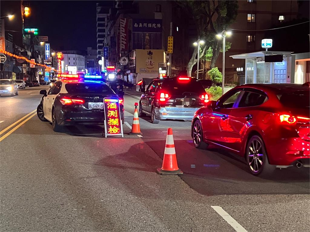 蹦闆酒後代駕上路也挨罰！　遇臨檢被查出「司機無照」