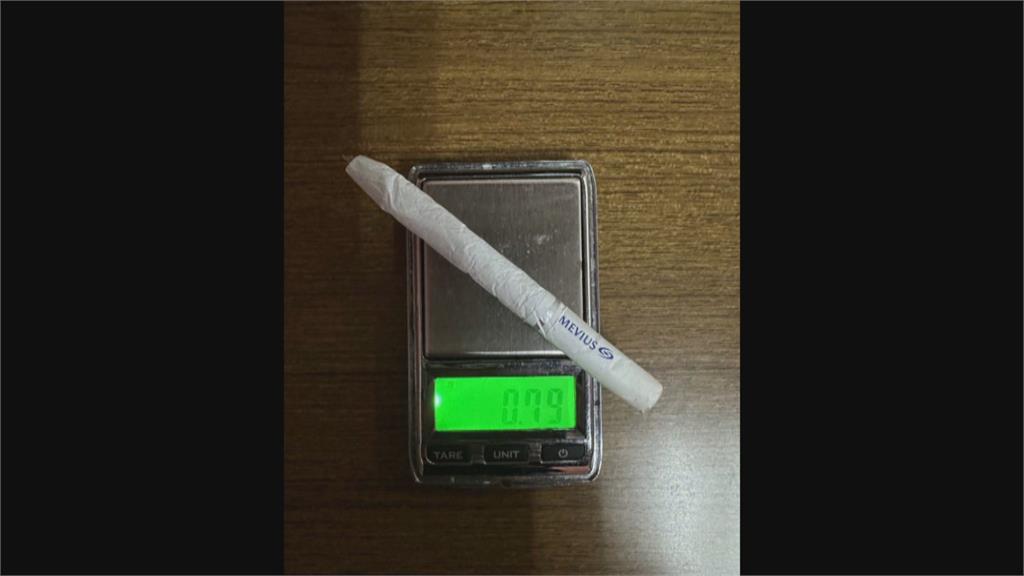 手握K菸見警逃「跌倒滾一圈遭逮」 下秒哀求警「別讓我躺地上好丟臉」