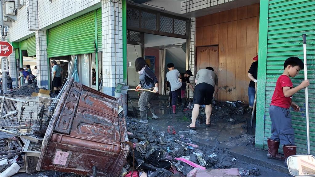 鏟子超人湧光復鄉救災 李鴻源:恐有傳染病問題