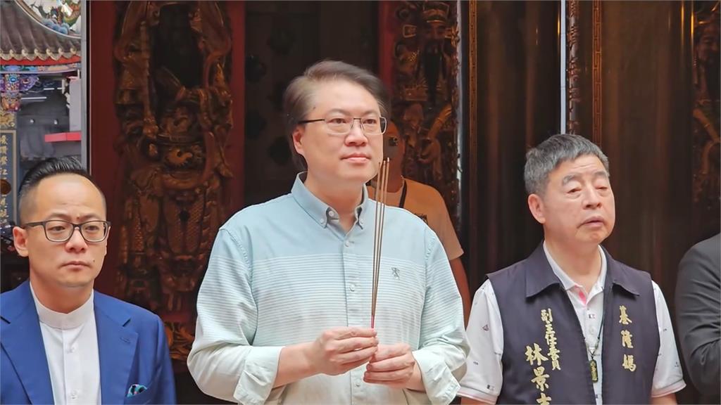 林右昌卸任前「回娘家」參拜 轟黃珊珊「太久沒來基隆」