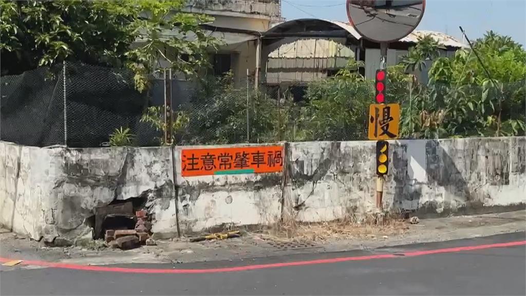 路口「未設紅綠燈」車禍頻傳！　騎士未減速擦撞小貨車、同路口今年第六起