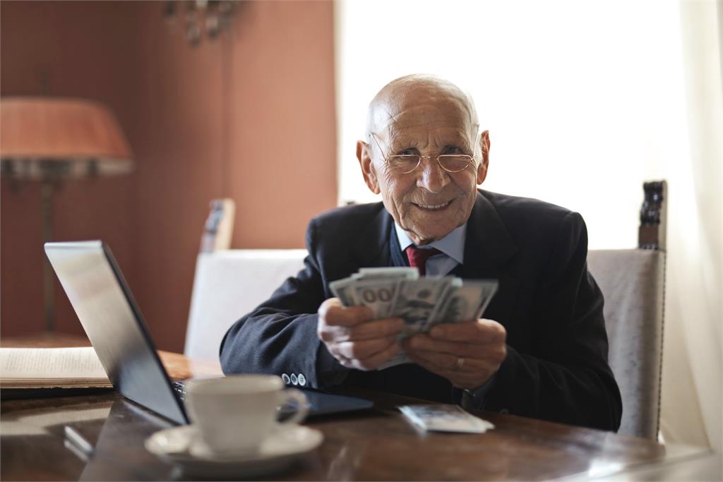退休金多少才能「生活無虞」？人力銀行曝驚人數字：需2515萬！