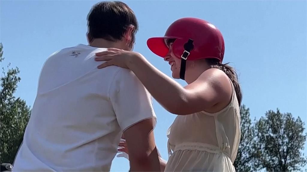 溫哥華「北歐仲夏節」重頭戲　背老婆賽跑比賽冠軍出爐獎品是「這個」