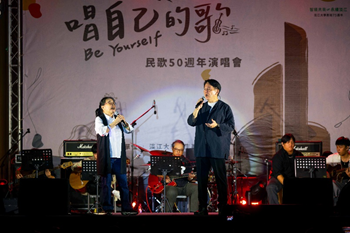 【淡江傳真】淡江75週年慶 楊祖珺、李建復領唱自己的歌 民歌跨世代共鳴