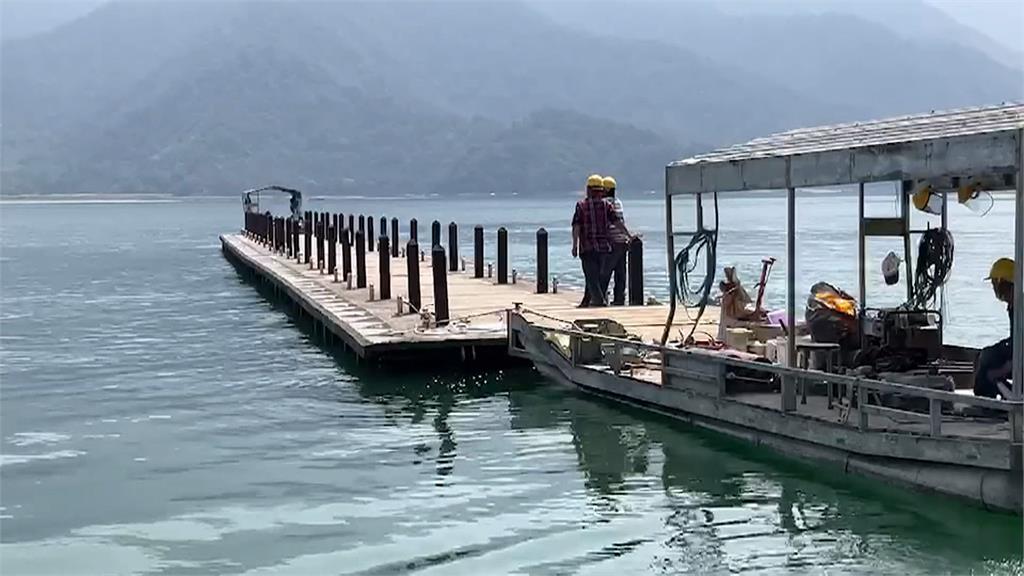 日月潭水情緊張告急! 朝霧、伊達邵碼頭再拖離浮排