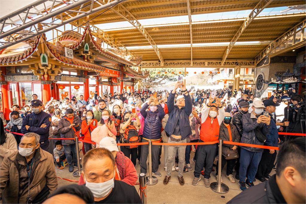 快新聞/合體柯建銘!賴總統新竹拜廟人氣夯 林志潔捎喜訊:雙罷連署都破萬