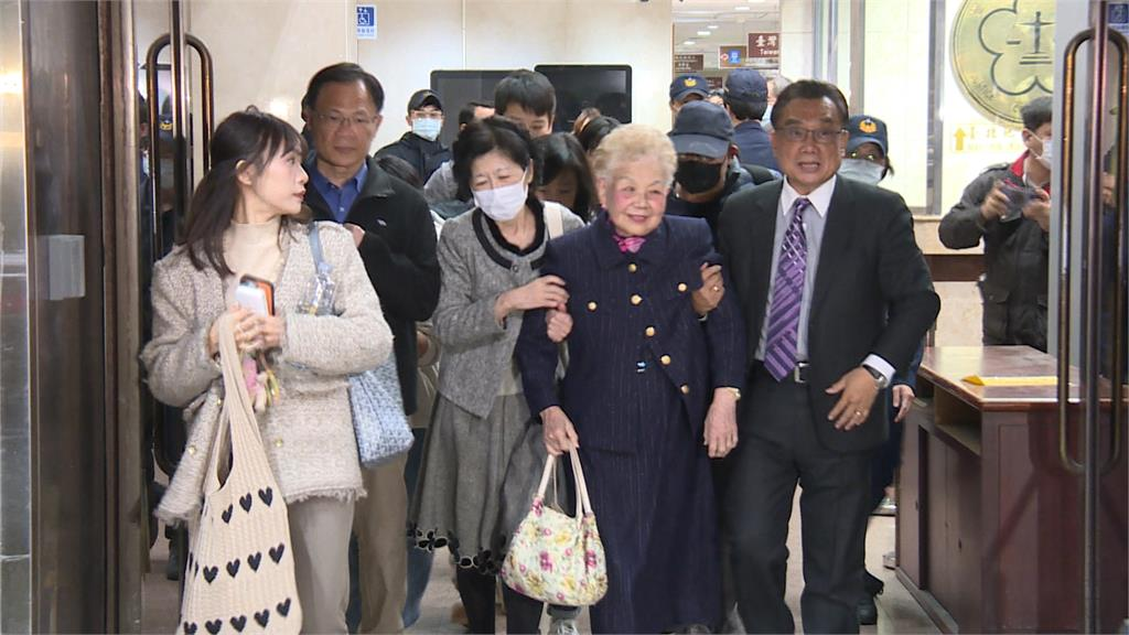 柯文哲被問母斷腿怒瞪記者「你有什麼問題」!陳揮文傻眼轟:你跩什麼跩