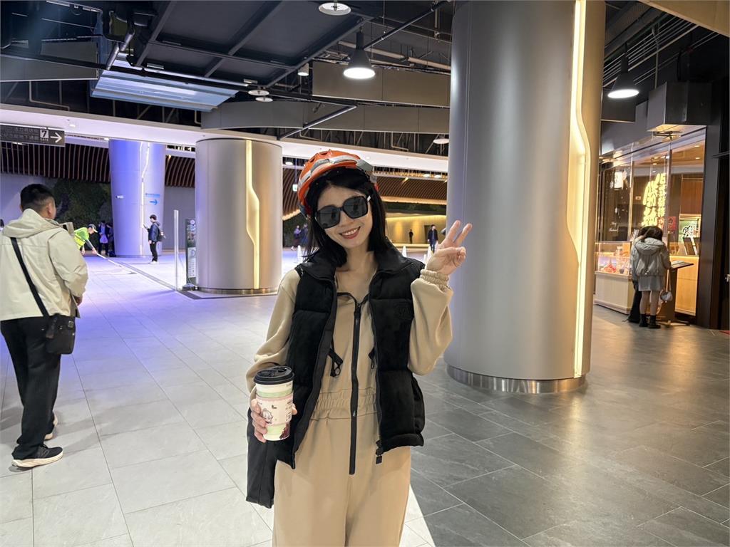 周杰倫大巨蛋今晚開唱!粉絲頭戴工地帽現場求票 喊話:準備爬下水道
